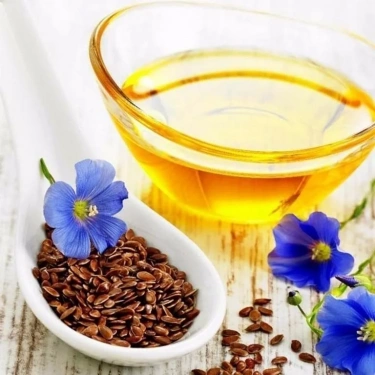 Льняное масло, богатое жирными кислотами омега-3 и омега-6, витаминами A, E, F и антиоксидантами, - это природный эликсир для волос. Оно укрепляет ...