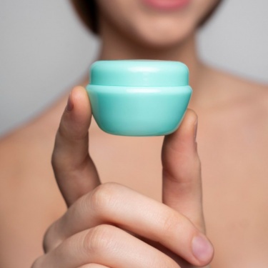 
Зимняя сухая кожа требует особого ухода. Выбирайте увлажняющие средства с гиалуроновой кислотой, керамидами и маслом ши для интенсивного увлажнени...