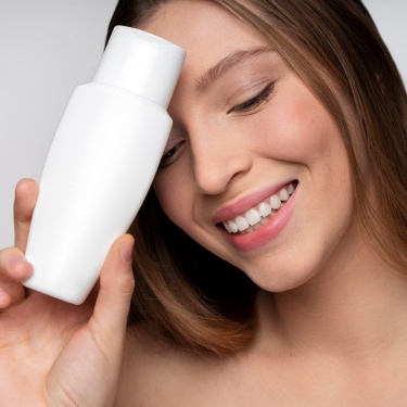 В статье рассматриваются 7 косметических продуктов, которые часто остаются в тени, но при этом обладают мощными ухаживающими свойствами. Узнайте, п...