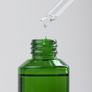 Витамин Е - мощный антиоксидант, который защищает кожу от повреждений, увлажняет ее, ускоряет заживление и снимает воспаление. Он также способствуе...