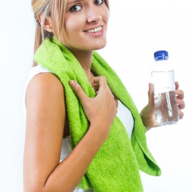 
Посещение тренажерного зала крайне важно для здоровья и физической формы, но интенсивные тренировки вызывают стресс для кожи и волос. Правильный у...