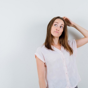 Пост раскрывает, как Омега-3 и растительные масла помогают восстановить сухие и ломкие волосы. Описаны механизмы их д...