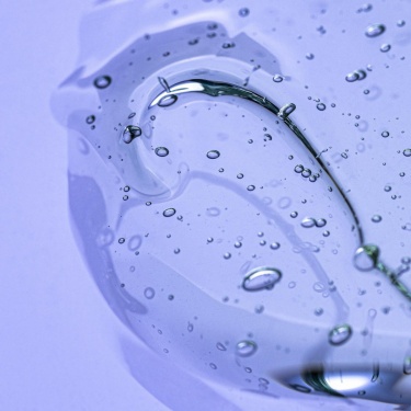 Пантенол, или провитамин В5, является популярным ингредиентом в средствах по уходу за волосами благодаря своим уникальным свойствам. Он увлажняет в...