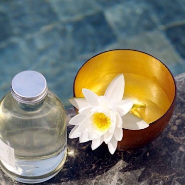 Масло лотоса богато витаминами и антиоксидантами. Среди преимуществ - интенсивное увлажнение, восстановление поврежденных волос, защита от внешних ...