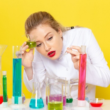 
Современный рынок косметики пестрит обещаниями идеальной кожи и вечной молодости, но за упаковкой и лозунгами скрываются некоторые ингредиенты, ко...